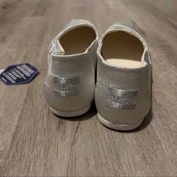 TOMS Alpargata Silver Glimmer Slip-on, size 6.5 - Picture 4 of 4